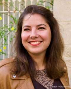 Portrait de Lucie Millon, conseillère municipale de Saint-Hilaire-d’Ozilhan
